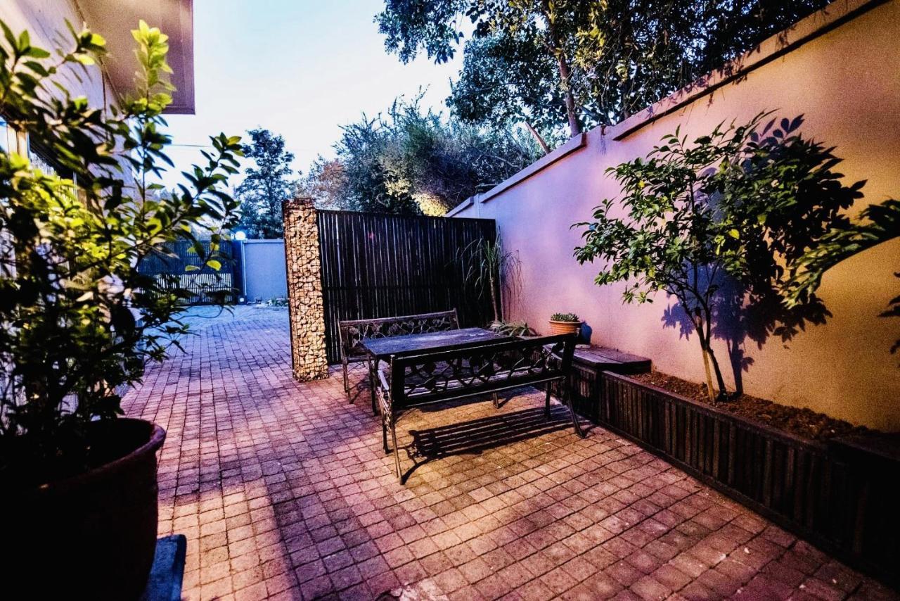 Cottonwood Guesthouse Oasis Блоемфонтейн Екстериор снимка