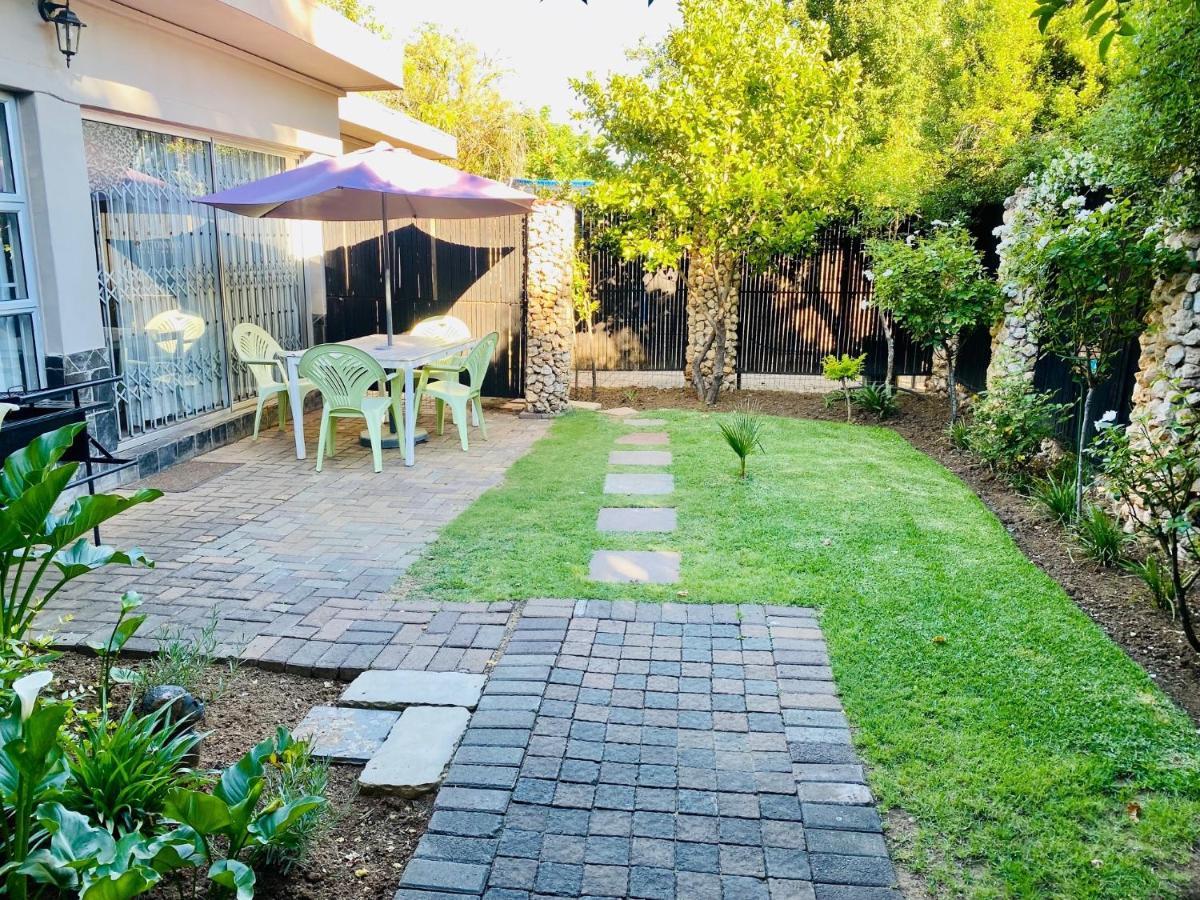 Cottonwood Guesthouse Oasis Блоемфонтейн Екстериор снимка