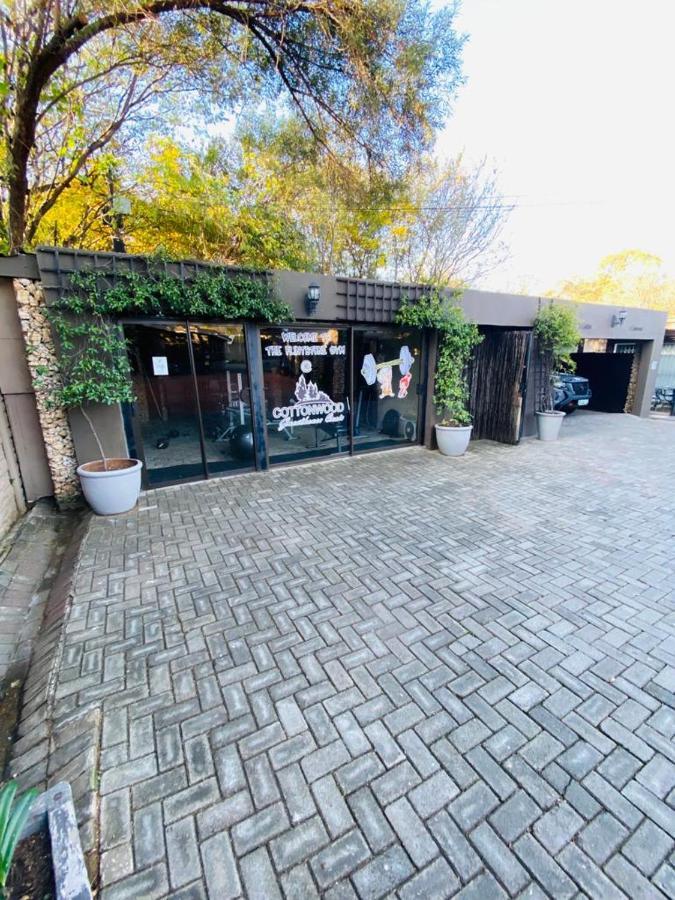 Cottonwood Guesthouse Oasis Блоемфонтейн Екстериор снимка
