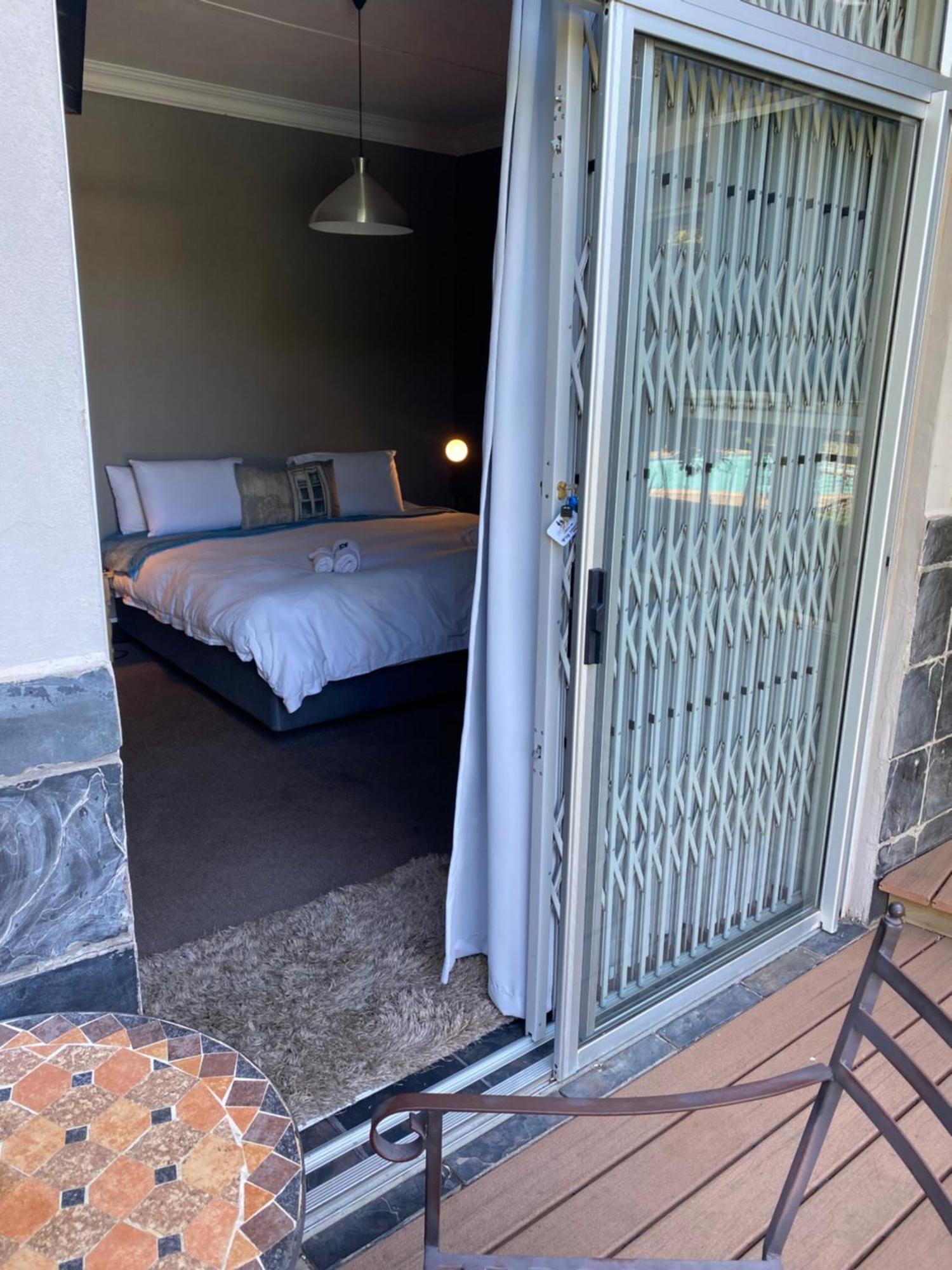 Cottonwood Guesthouse Oasis Блоемфонтейн Екстериор снимка